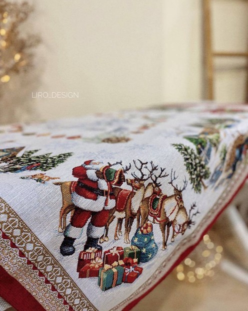 Скатертина новорічна "Санта з оленями"  (137х 137 см) byMe