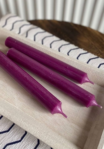 Свічка фіолетово- рожевого кольору(18 см,d 2 см)