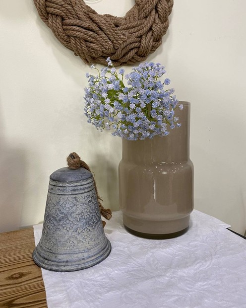 ваза бежева з масивного скла ( 28*15 см) Vloria
