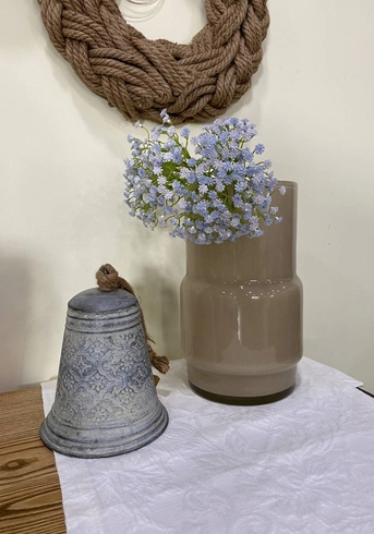 ваза бежева з масивного скла ( 28*15 см)