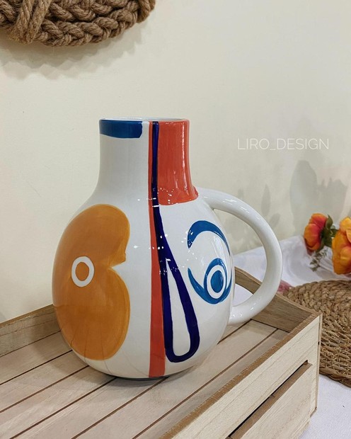 Біла ваза керамічна з абстракцією  (20*20*15 см) byMe