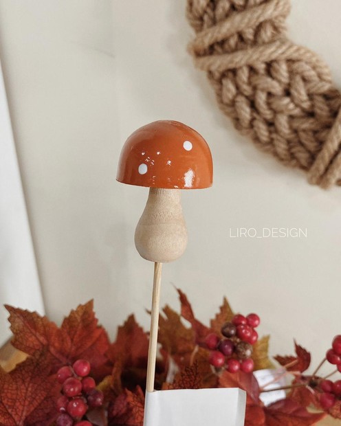 Осінній декор грибочок на паличці "оранжевий" (3,5*4,5+24 см) Vloria