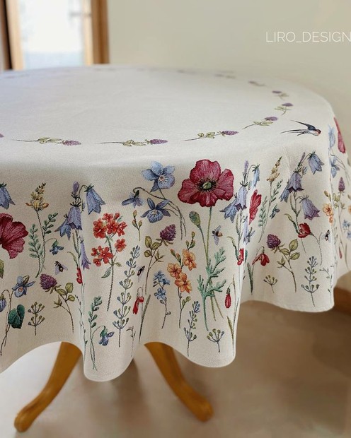 Скатертина гобеленова з квітами на круглий стіл (D-160 см) Vloria