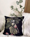Чорна наволочка з інжиром (гобелен, двостороння, 45*45 см)