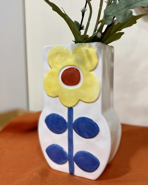 Біла ваза керамічна з квіткою (15*6.5*23 см) byMe