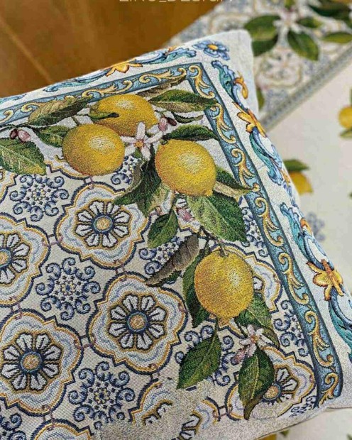 Декоративна наволочка з гобелену лимони (54 х 54 см) Vloria